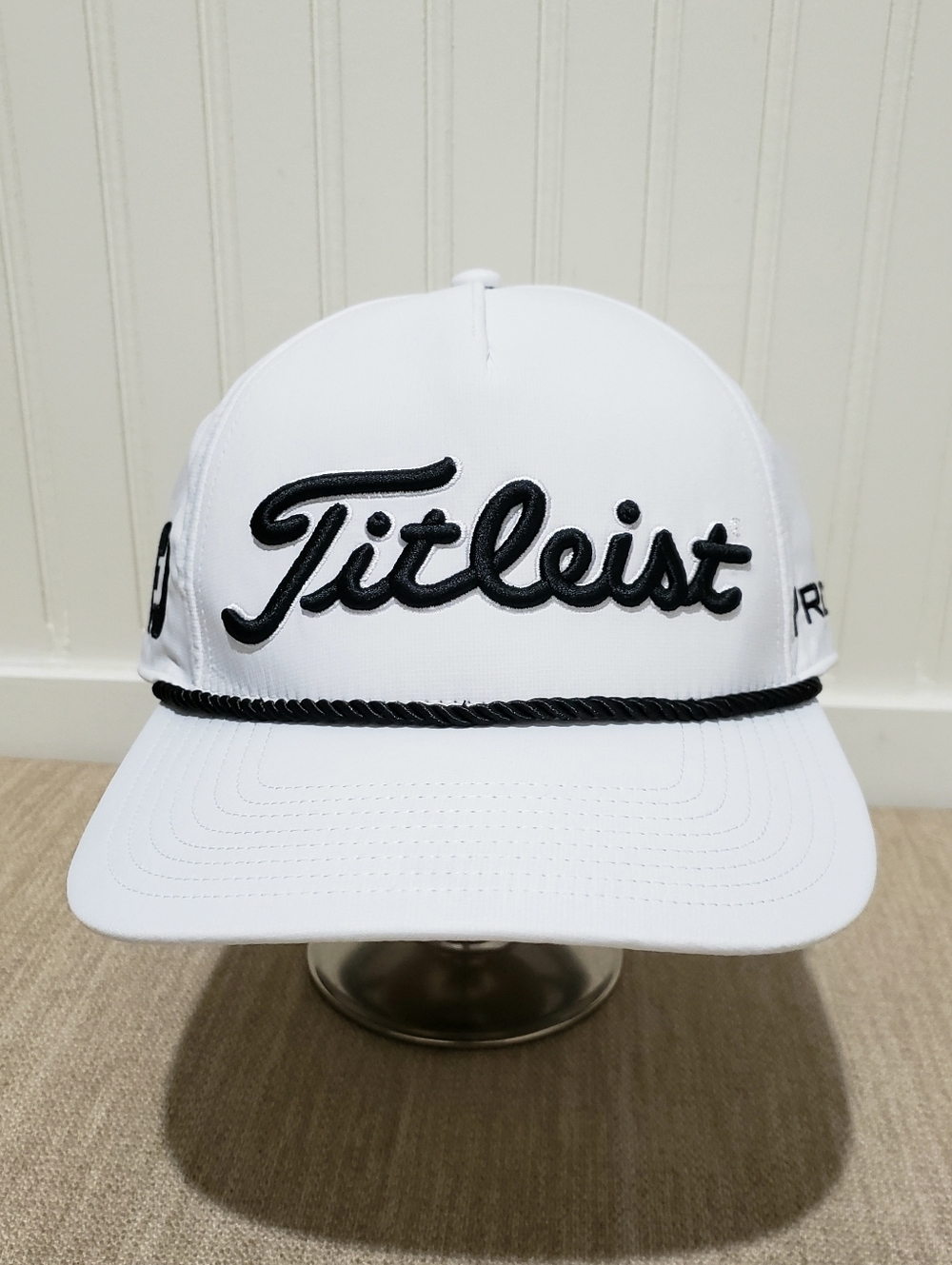 NWOT! TITLEIST EMBROIDERED PRO V1 FJ Snap-Back Adjustable Rope Cap (OSFA) White
